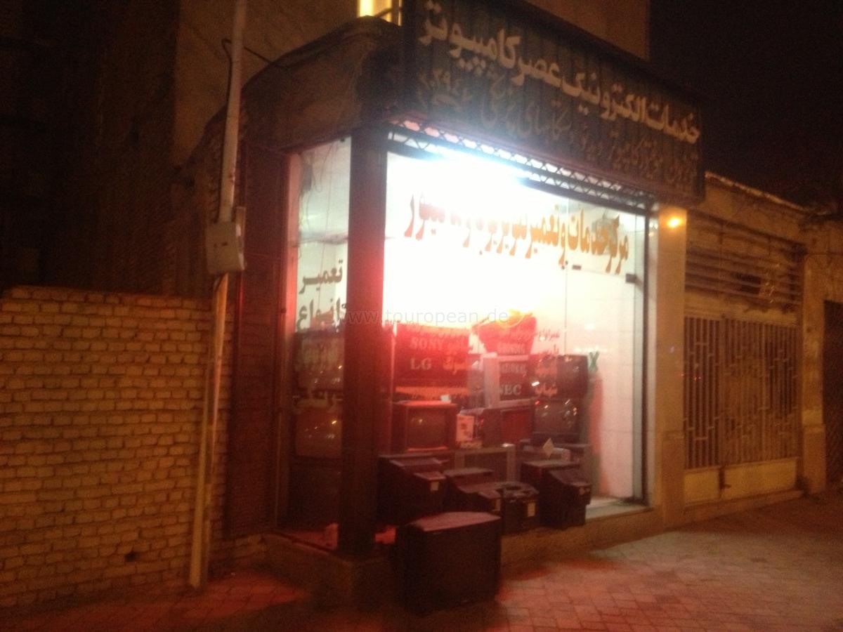 Auch in Isfahan, dort wo die Fernseh-Fritzen ihr Handwerk verstehen, sind Röhrengeräte noch immer stark gefragt!