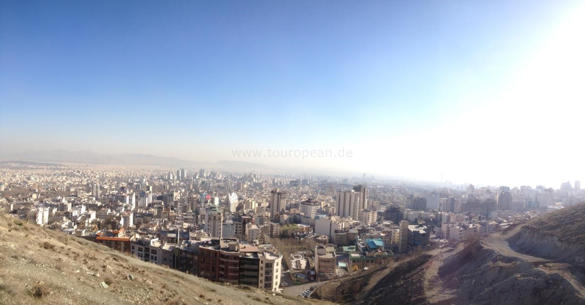 Skyline Teherans, von Norden nach Süden, vom Tochal aus fotografiert