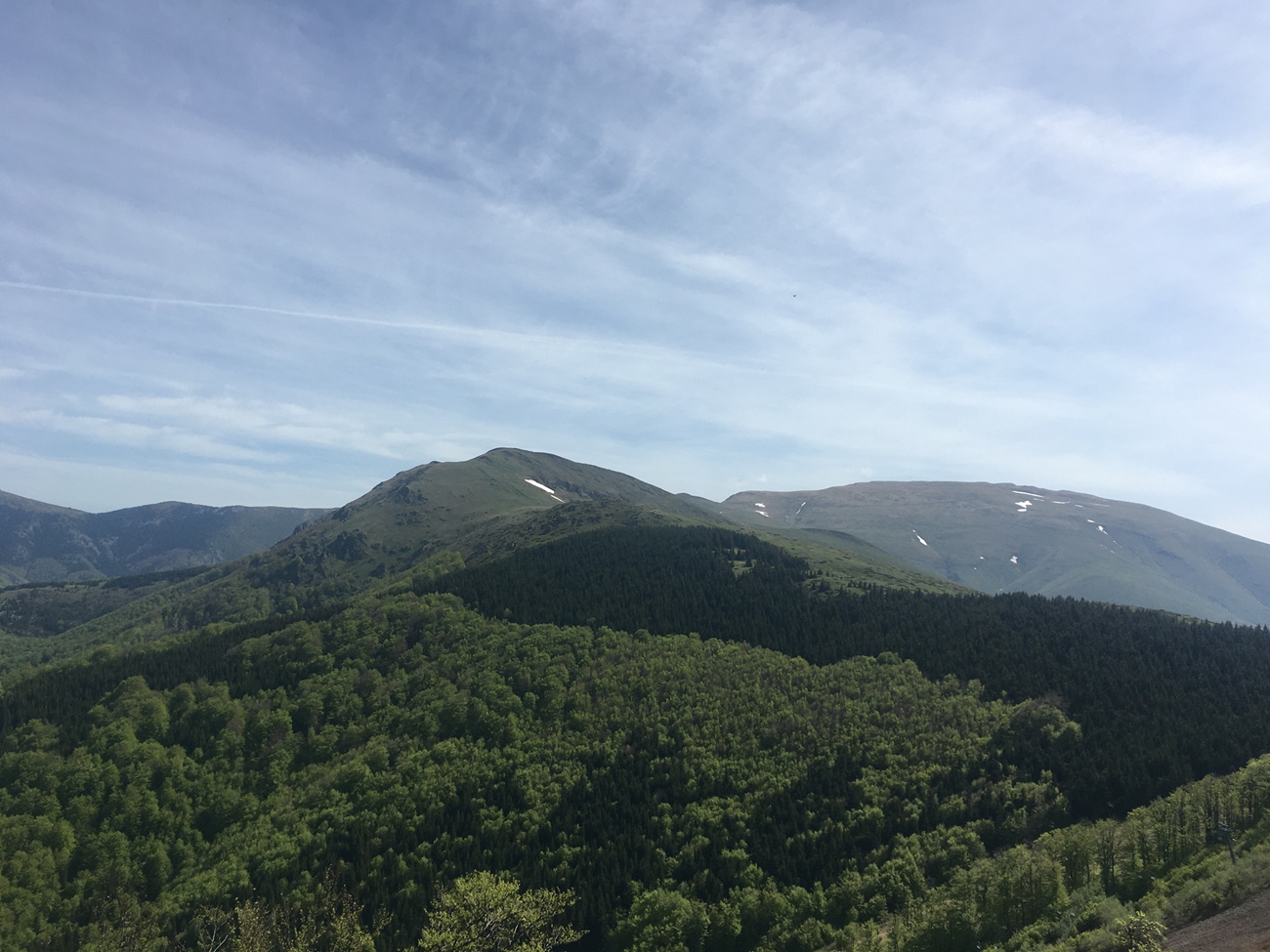 Blick auf den Midzor (ganz hinten, der mit den verschiedenen Schneefeldern ist es)