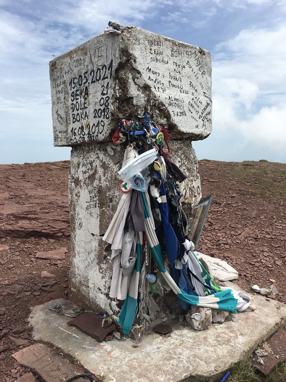 Markierung des Gipfels (Midzor)