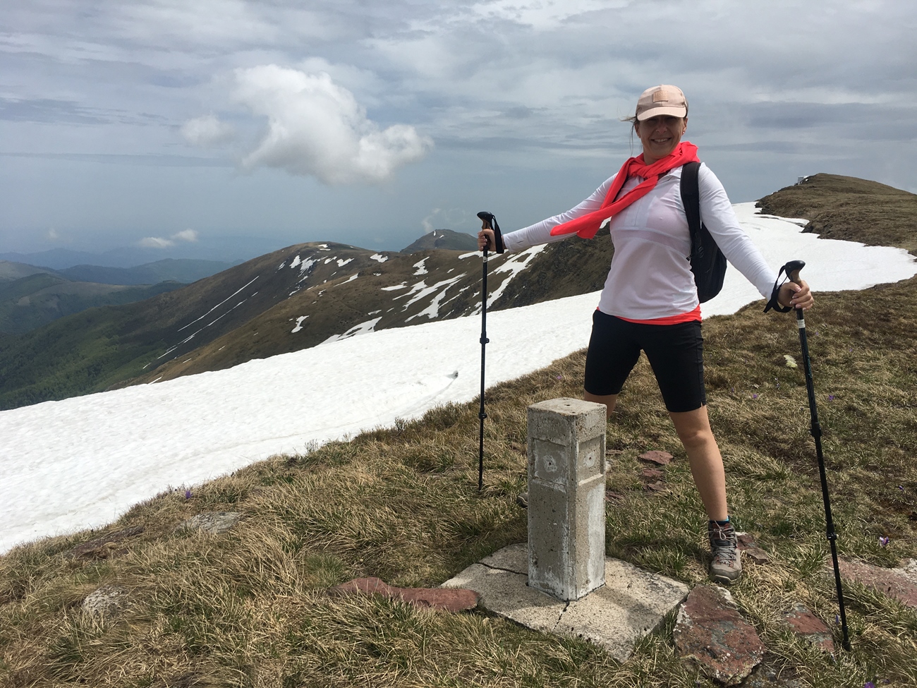 BH am Grenzstein Serbien / Bulgarien, auf dem Midzor