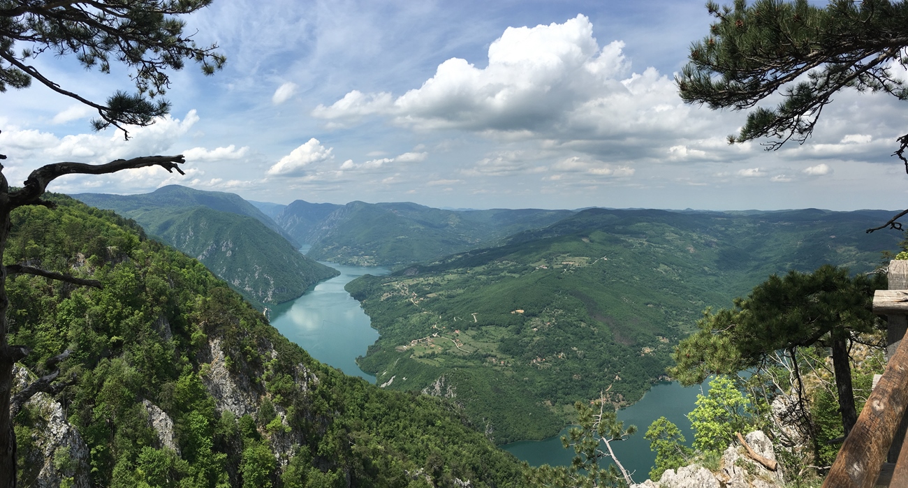 Aussicht vom Aussichtspunkt Banjska Stena (gegen&uuml;ber, auf der anderen Uferseite, ist &uuml;brigens Bosnien, jedenfals offiziell; es handelt sich um den Landesteil "Republika Srpska", von daher kann man eigentlich kaum von "Bosnien" sprechen... )