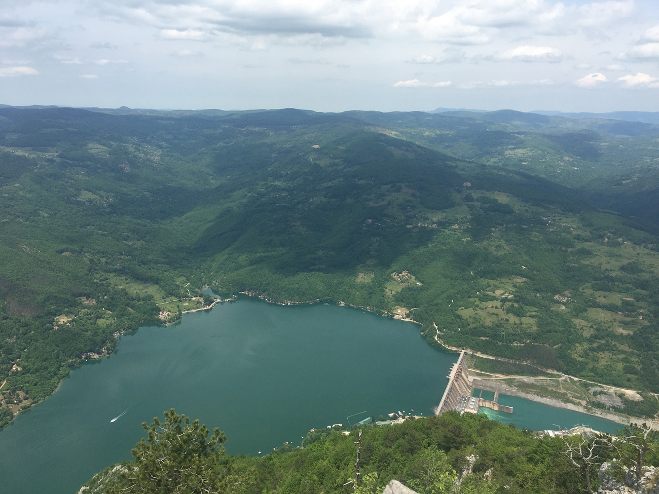 Blick aufs Wasserkraftwerk von Bajina Basta (SRB)