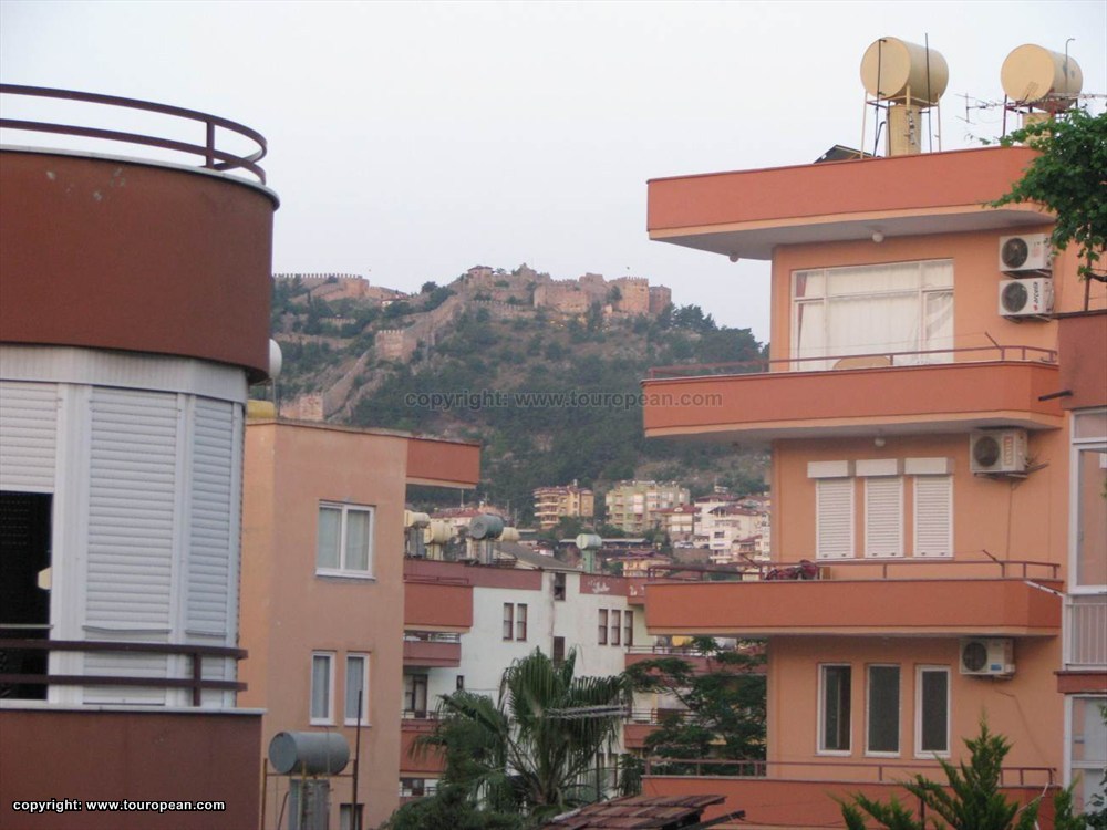 Blick vom Balkon des Hotel Diamond auf den Burgberg, Alanya im Mai 2011