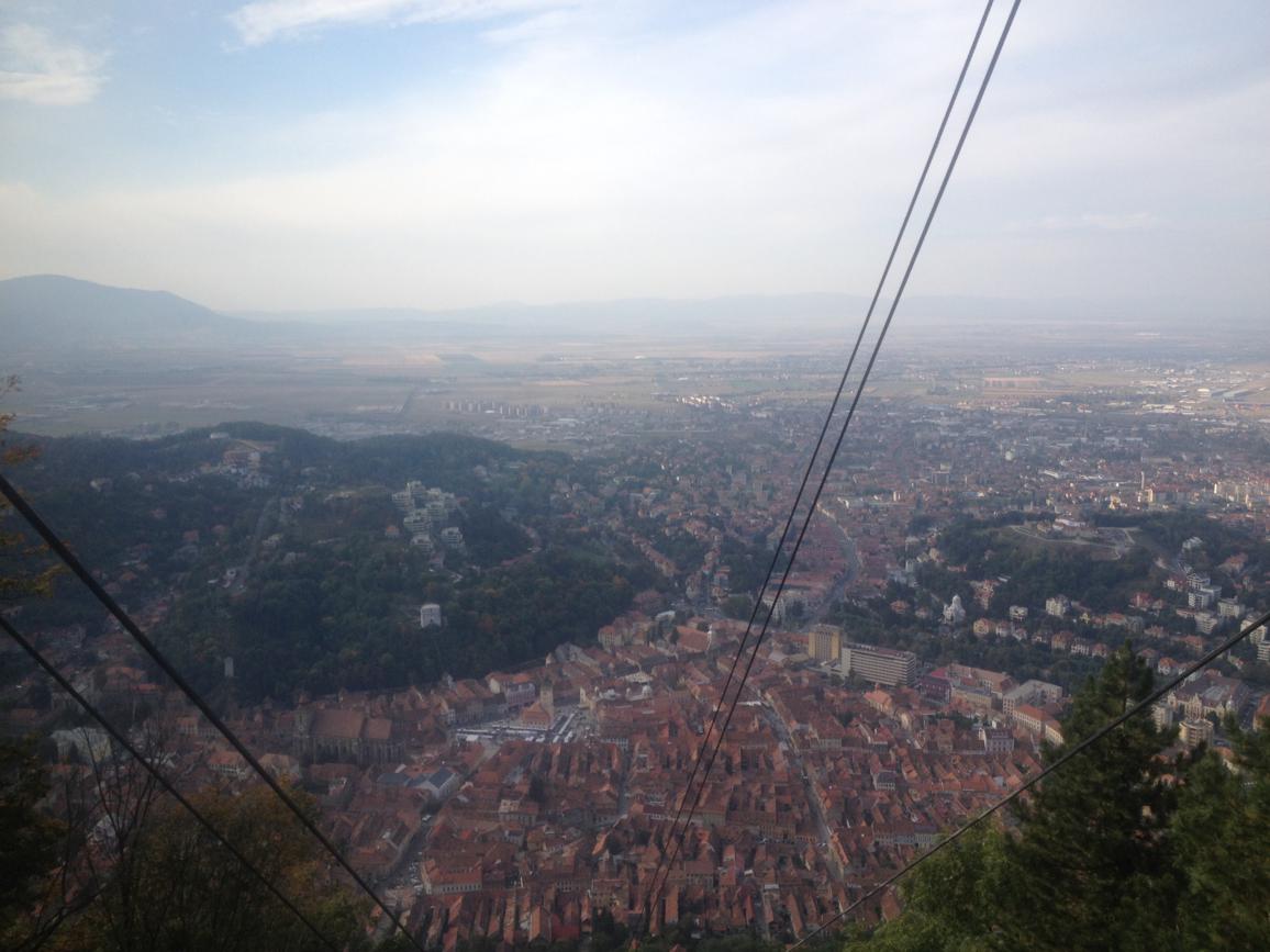 Wow - was für ein geiler Blick von der Bergstation der Seilbahn auf den Hausberg von Brasov auf Brasov