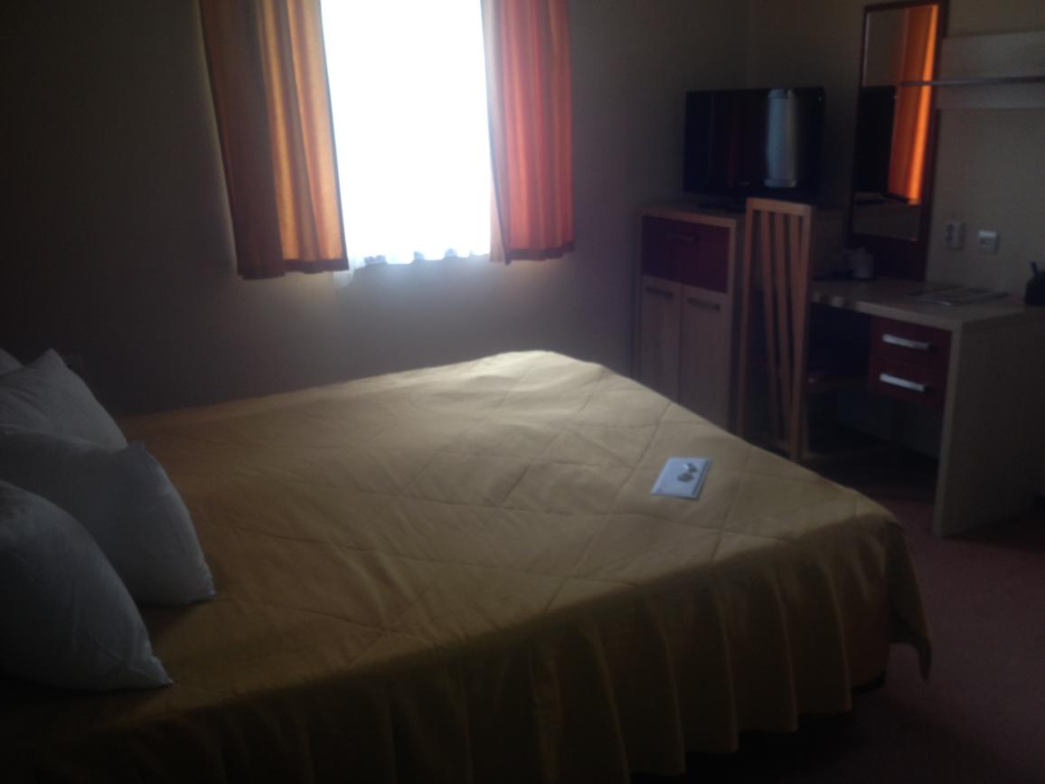 Hotel Capitol Klausenburg aka Cluj: Zimmer (leider kann man die Hellhörigkeit nicht sehen)