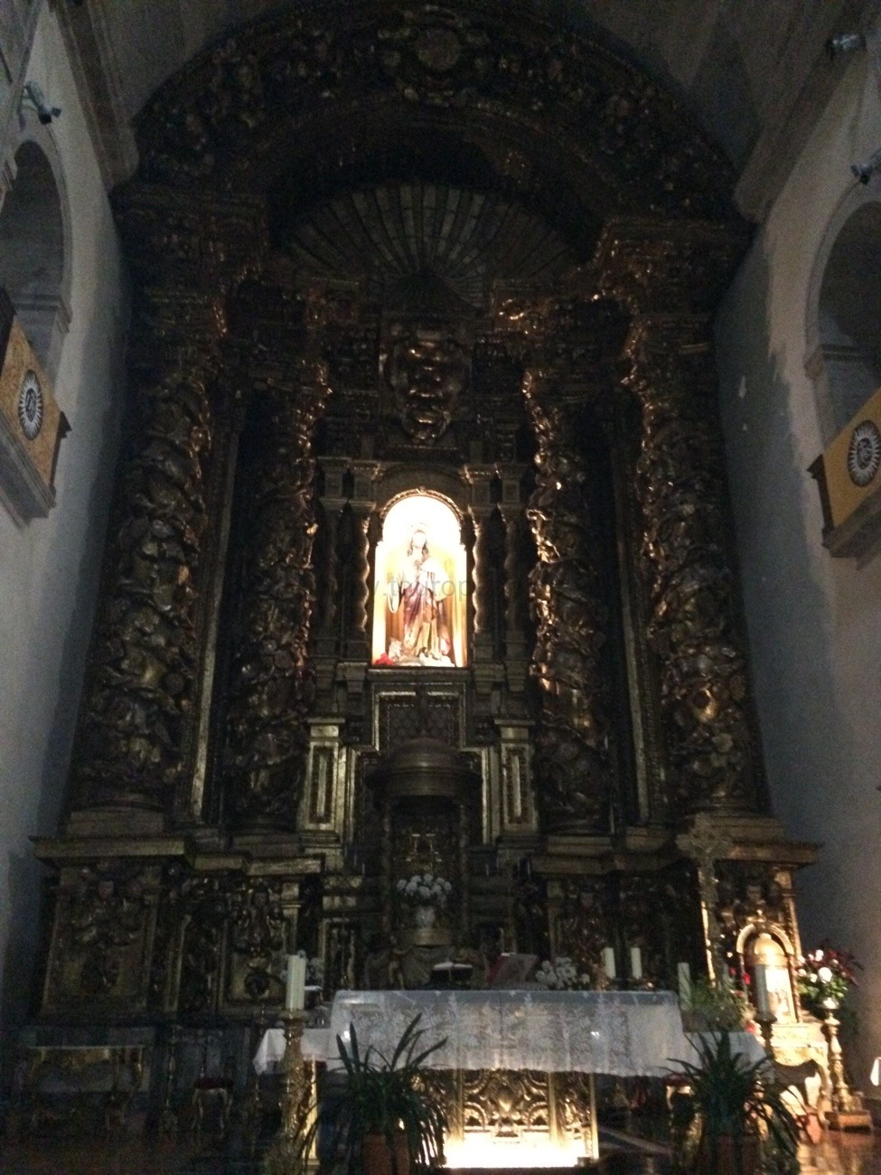 Im Inneren der Igrexa de Santo Agostiño 