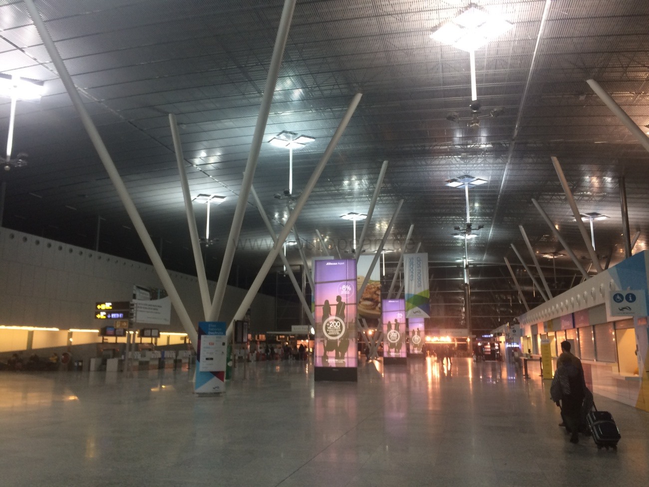 Terminal des Flughafens SCQ