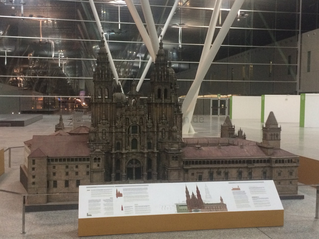 Kathedrale von Santiago de Compostela: so sieht das Ding also ohne störende Einrüstung aus 