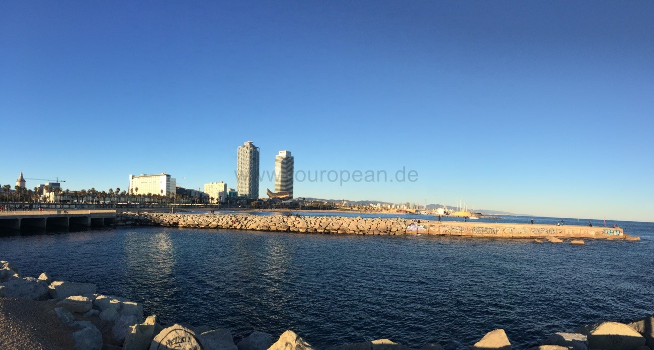 Besagte Doppel-Mole in der Nähe von La Barceloneta